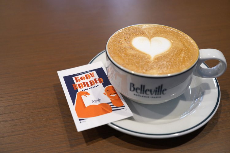 エスプレッソは日替わり。写真はダークチョコレートのような香りと力強さがある「ボディービルダー」を使ったカフェラテ