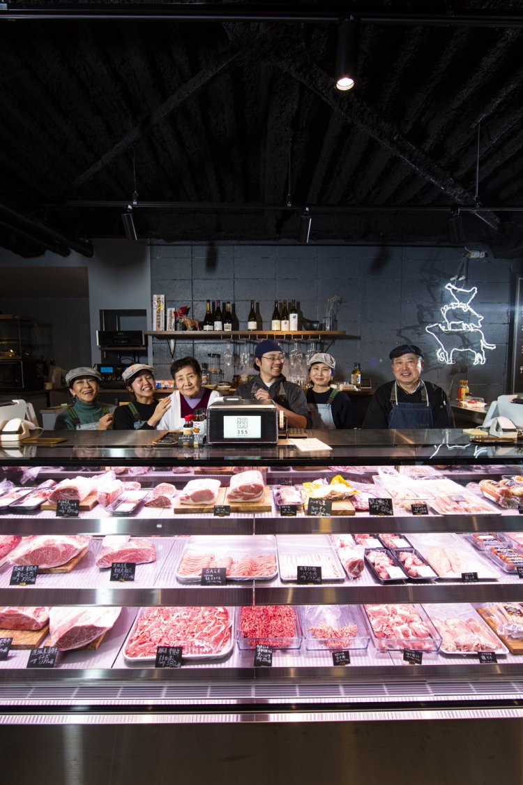 新顔だが、すでに地元愛され度は高い『MEAT＆DELI355』。写真＝オカダタカオ