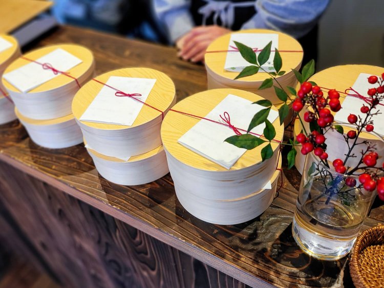 お寺弁当 テイクアウト1300円。