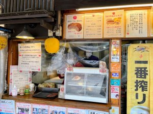 浅草メンチ　店先