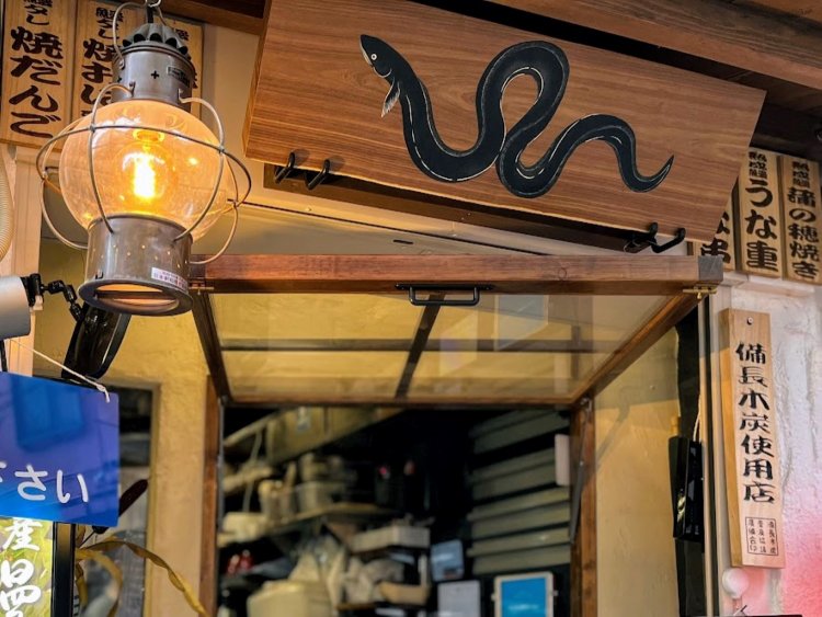 うなぎの看板を目印に店を探してみて。