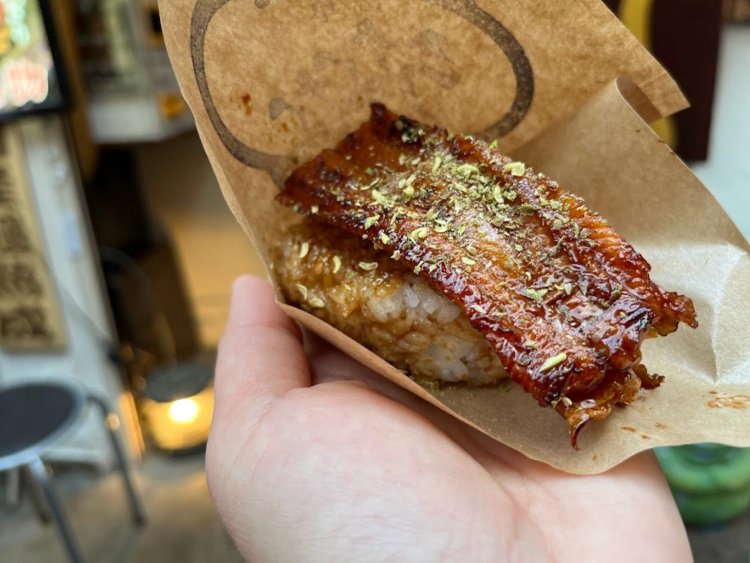 和歌山から取り寄せたぶどう山椒は、通常の山椒に比べ格段に香りが高い。