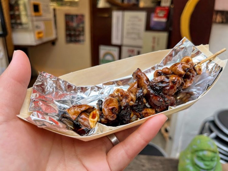 肝串450円。思わずビールが欲しくなる一品だ。