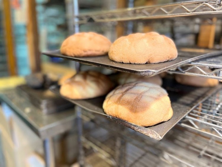 焼きたてメロンパンのいい香りが店の外まで流れる。 