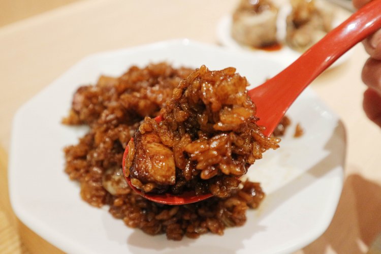 具はタマネギとチャーシューだけというシンプルな構成。