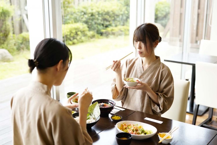 食事処は和食や中華の本格グルメからB級グルメ、スイーツなどバラエティ豊か。