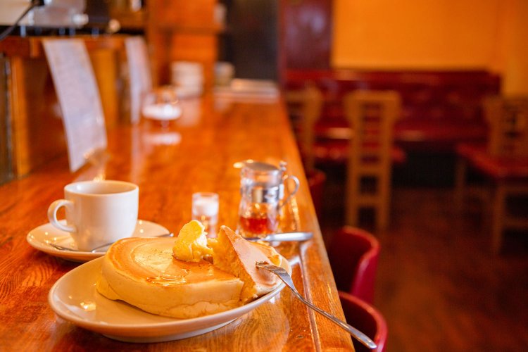 ホットケーキ1枚450円とオリジナルブレンドコーヒー500円。