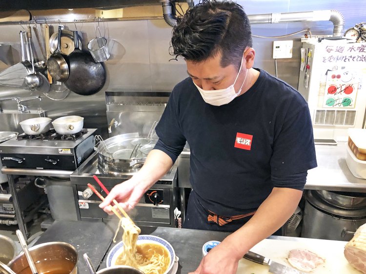タレ、スープ、麺、どれも自家製にこだわる。