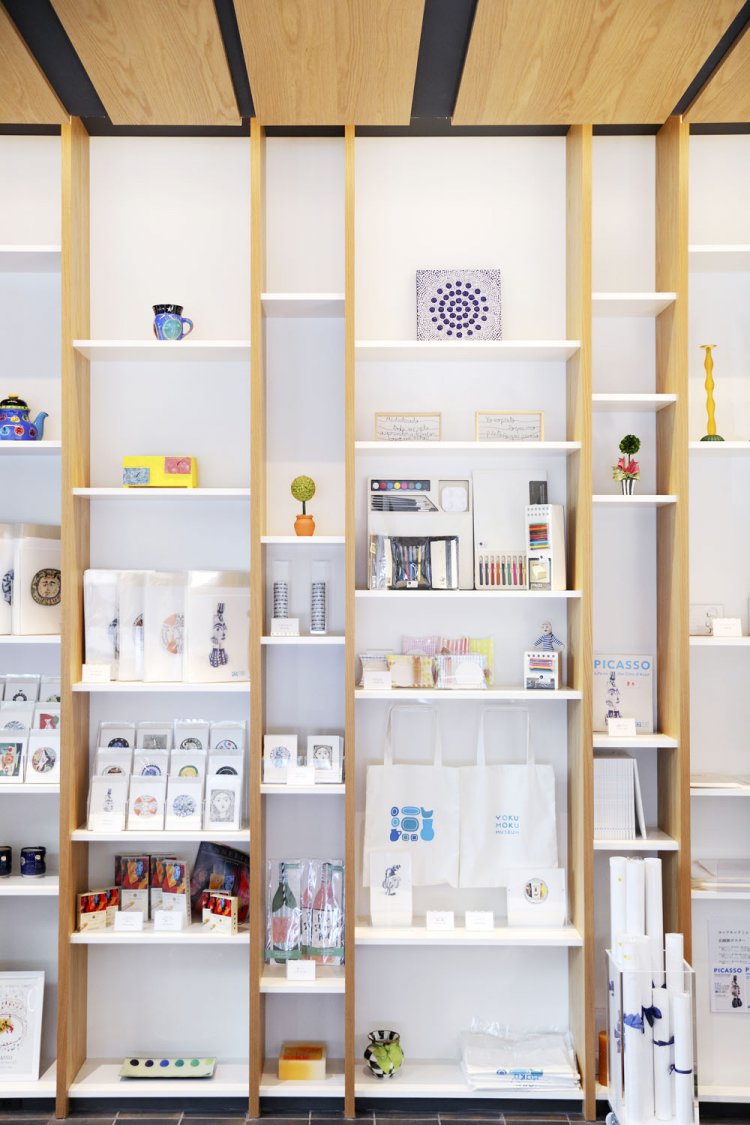 鑑賞後はミュージアムショップでピカソグッズをおみやげに。