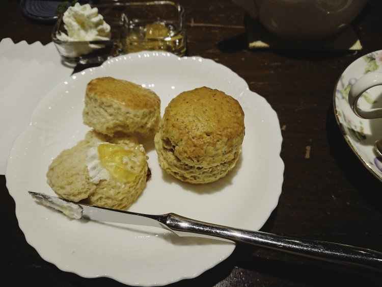 スコーン（2個）440円。ほどよい大きさで、サクッとしっとりのバランスが絶妙。