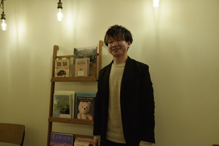 美容室『Lily.北千住』、上野・御徒町に美容室『BLUE.』も展開する若き実業家の佐山雄司さん。2022年2月現在、カフェ以外の業種と美容室を掛け合わせた新たな店舗を準備中だ。