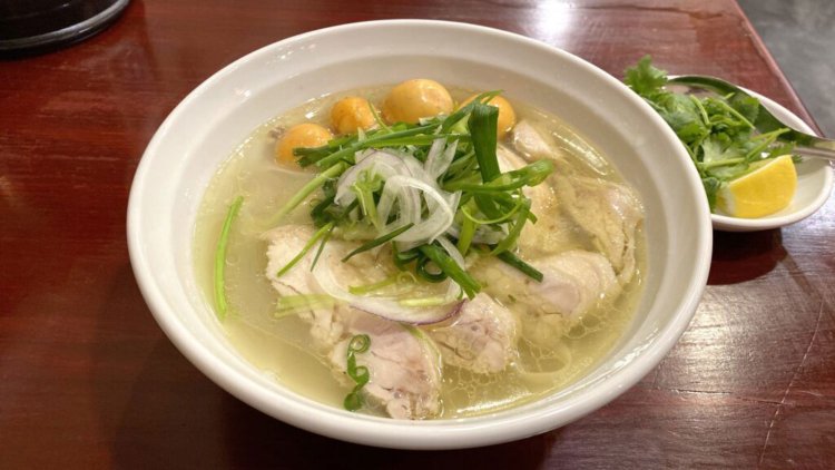 スペシャル鶏肉のフォー