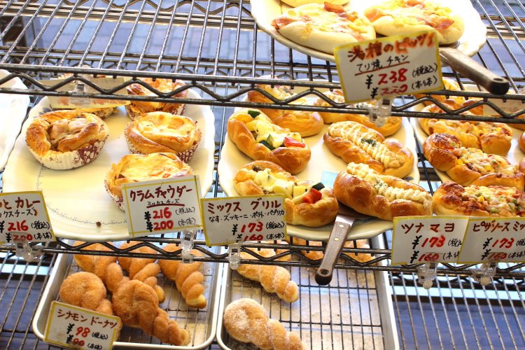 当時はコッペパンばかりだったようだが、今はいろいろなパンが売られている。