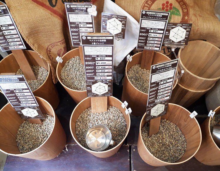 店内でたくさんのブレンドを提案してくれている。自分の好みを見つけるのも楽しい。