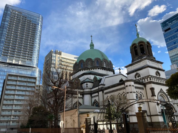 日本ハリストス正教会教団復活大聖堂（ニコライ堂）。明治24年（1891）に建築。昭和37年（1962）に重要文化財に指定されている。