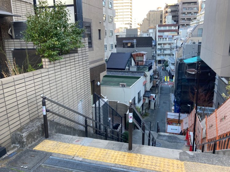 神田明神周辺もだけど、湯島天満宮に行くまでも急な坂が多い。