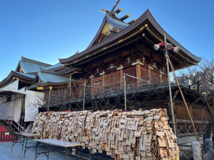 受験前は絵馬の数がものすごい。