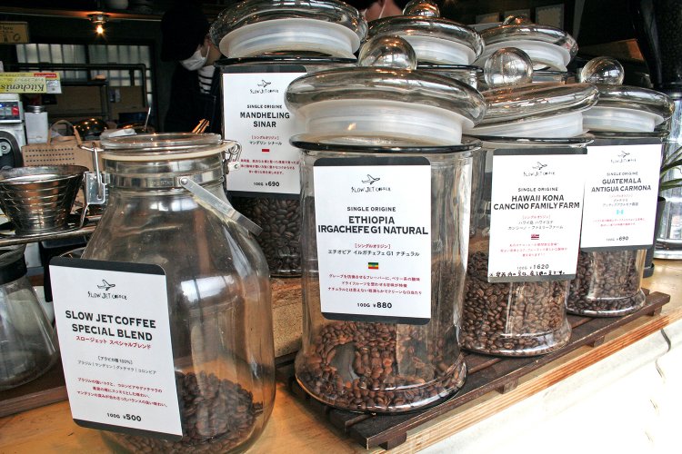 店頭では焙煎したてのコーヒー豆の販売もしており、もちろん“サードウェーブ”も取り扱っている。