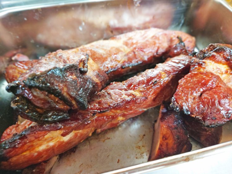 オーブンで焼き上げるチャーシューは噛むごとに旨味があふれる。チャーシューメンも人気だ。