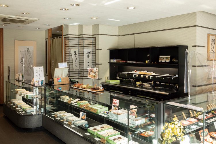 六本木商店街麻布青野内観