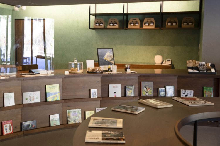 コーヒーは玄関テラス1階で。