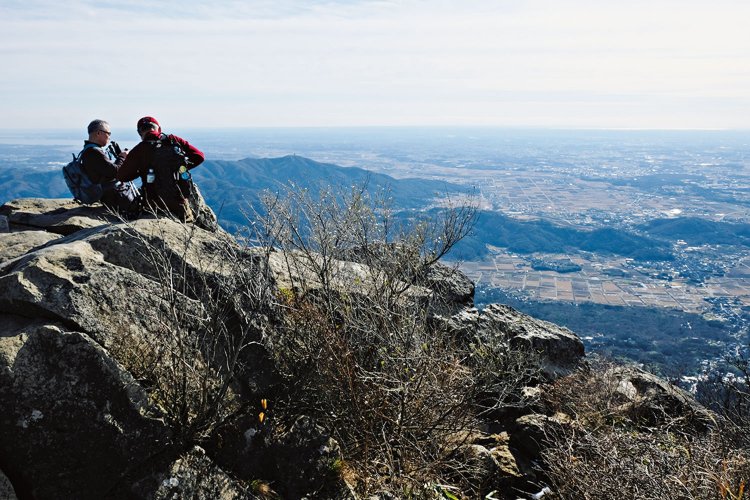 同じく女体山山頂から関東平野方面の眺望。