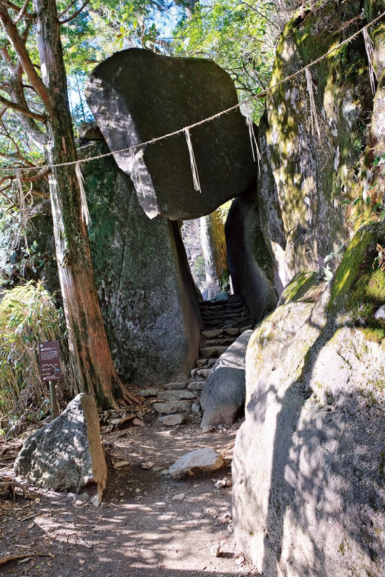 聖と俗を分ける門という意味で、石門と呼ばれていた弁慶七戻り。