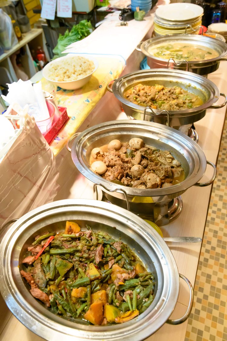 あれこれ食べたいなら週末ビュッフェがおすすめ。