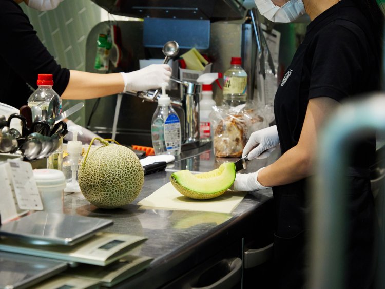 旬に合わせてつがる以外の国産も使用。国内メロンのアピールに貢献。