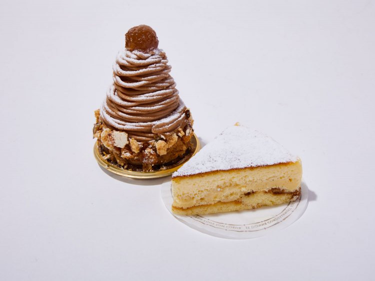 モンブラン605円。カマンベールチーズケーキ455円。