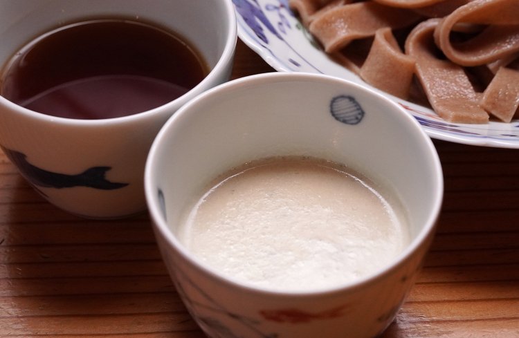 手前がブルーチーズ出汁で、奥が濃口出汁。