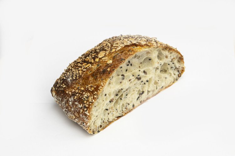 リュスティック セレアル ハーフ370円。オーツ麦やゴマなどがぎっしり入って、プチプチの歯触りも楽しい。