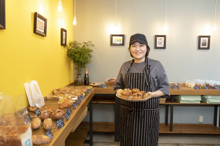 店主の野々田さんの女性らしさがあふれる店内やラインナップ。