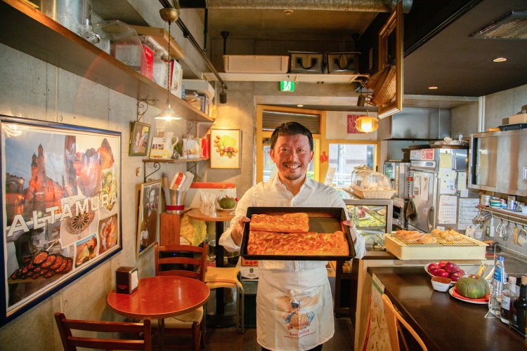 気さくな店主の山本さん。