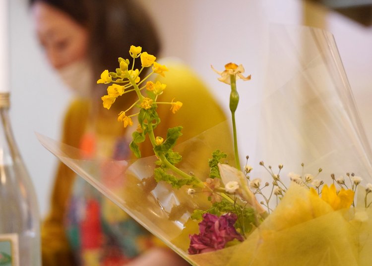 常連さんから花のプレゼント。