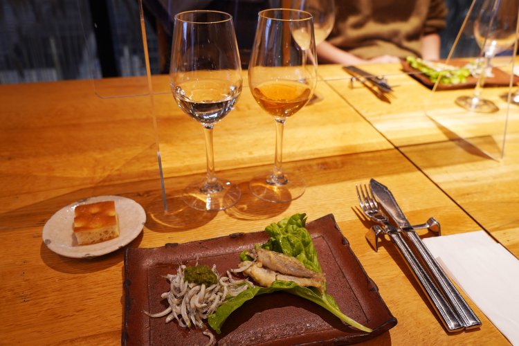 フォカッチャ、氷魚の釜揚げ、小鮎のオリーブオイル煮。