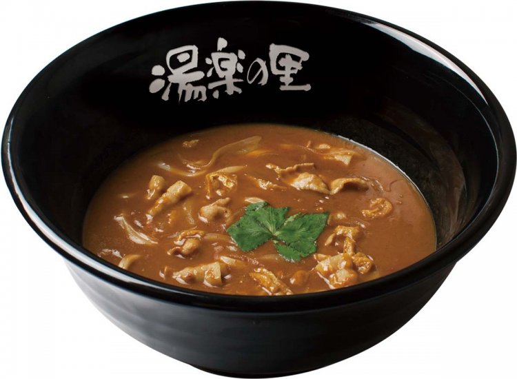 創業以来、研究を重ねた門外不出のスパイスを使ったカレーうどん810円。コクのあるカレーに絡む麺もたまらない。
