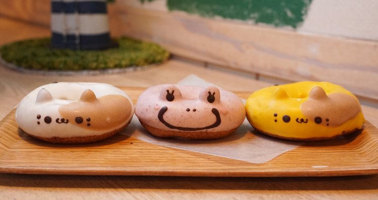 耳や目はアーモンド。スタッフも描き方を練習するそう。