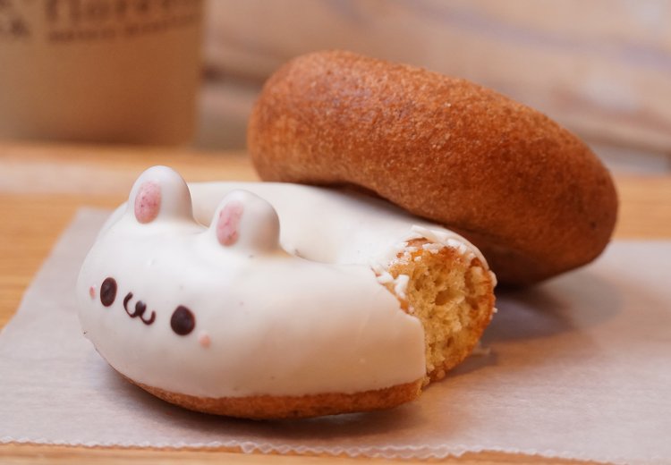 かわいいうさぎのどうぶつドーナツは247円。ミルクチョコレートコーティングだった。