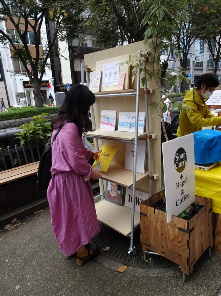 大宮駅前中央通りで実施の「ストリートスタンドマルシェ」にもポップアップ書店を出店した。