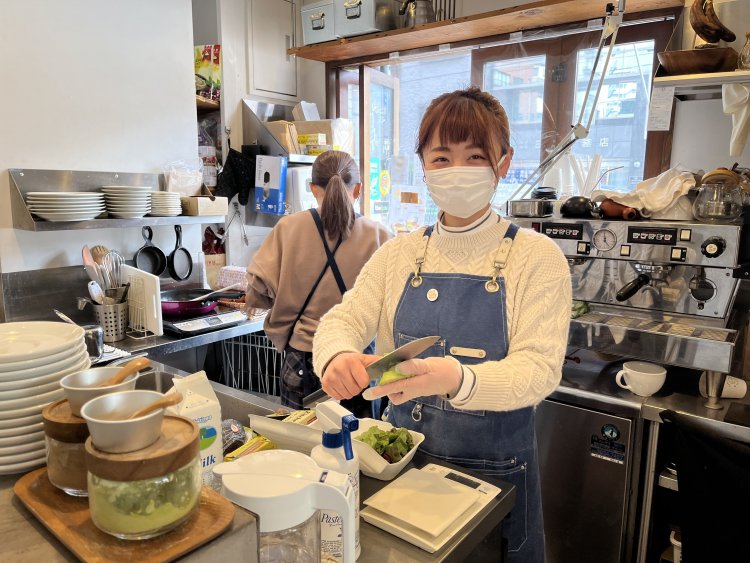 お話を伺った本郷さん。あたたかみのある接客が印象的だった。