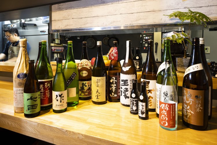 全国の銘酒が集結するほか、ワインもある。