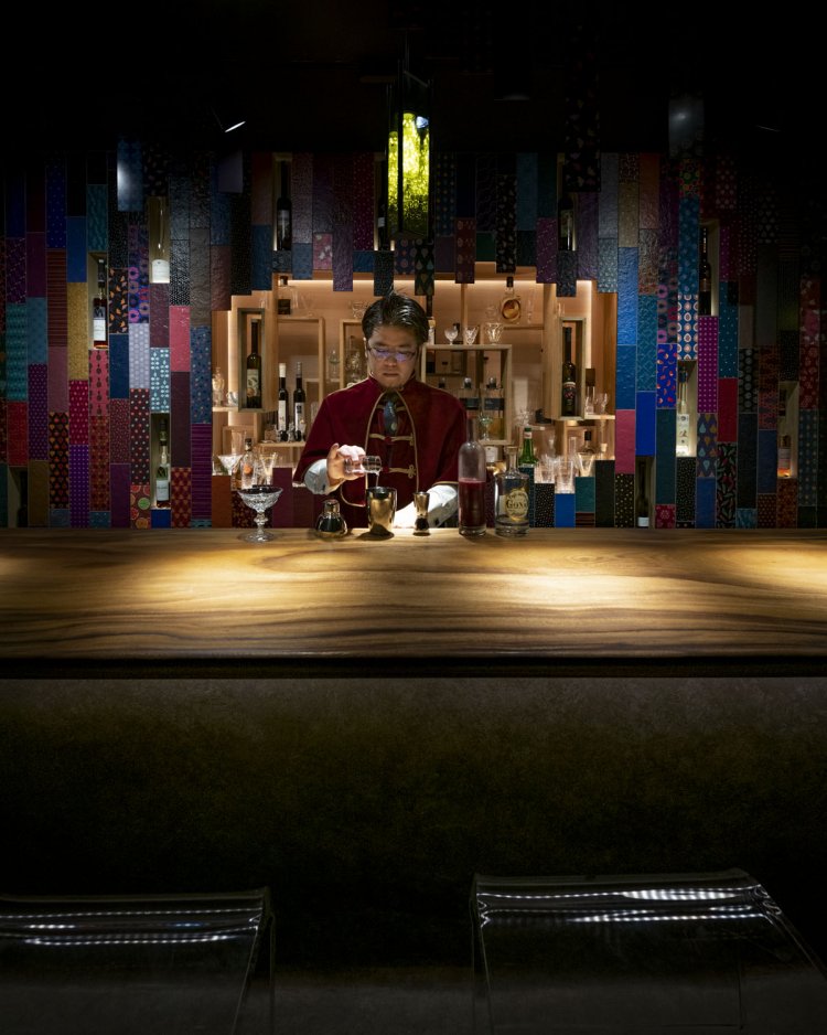 店内のカラフルな壁は、パーリンカのテイスティングノートのイメージをビジュアル化。