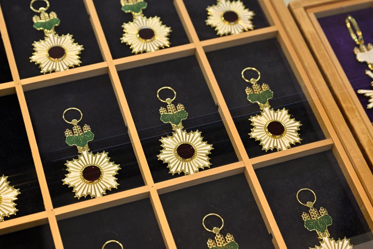 造りたての勲章。