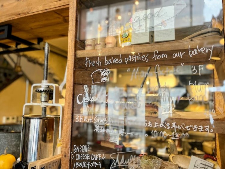 3階にある『MANUFACTURE』は同系列のパン屋だ。『SUKE6 DINER』の店内でも数種類のパンを販売している。