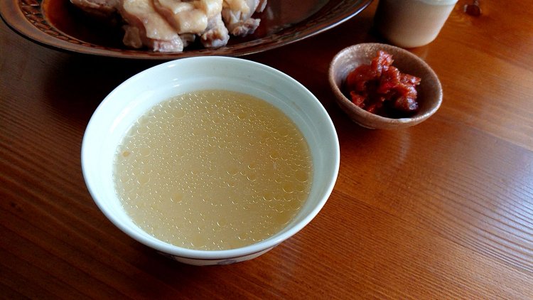 汁をつまみにする