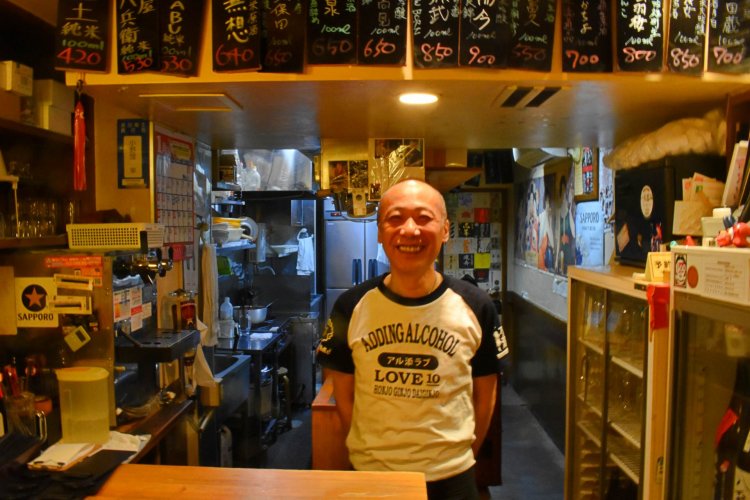 人懐っこい笑顔で親しみやすい、店長の小野塚さん。