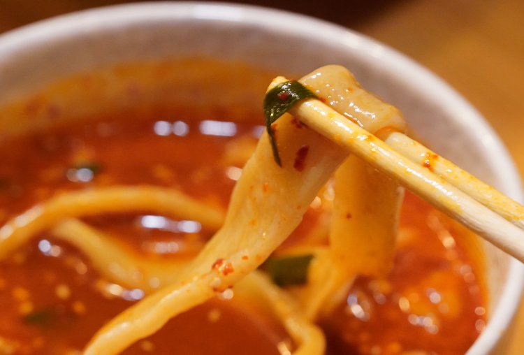 3段階の辛さが選べる肉辛汁は、2辛をセレクトした。