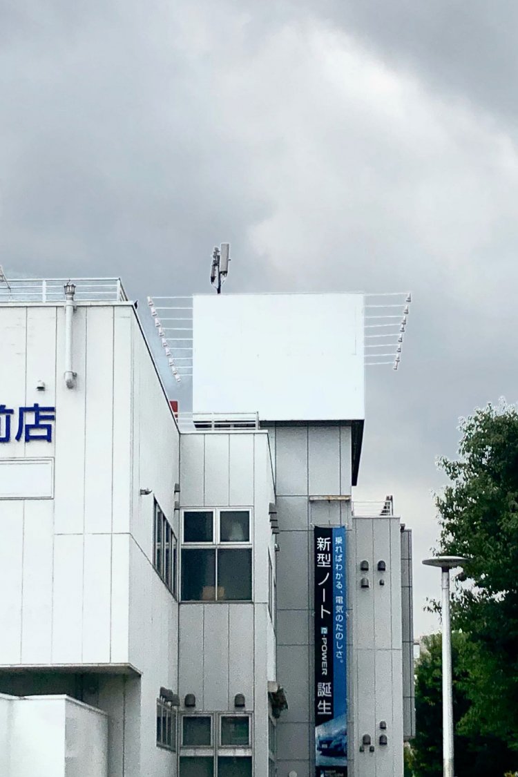 Cut out a square in the sky《空を四角く切り取りなさい》