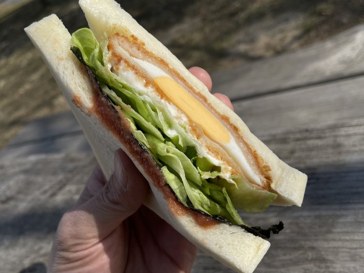 のり明太ハムエッグサンド150円。意外な組み合わせが合う！